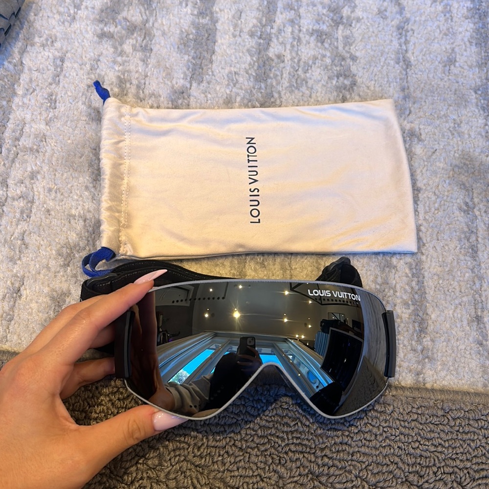 NWT LOUIS VUITTON SKI GOGGLES